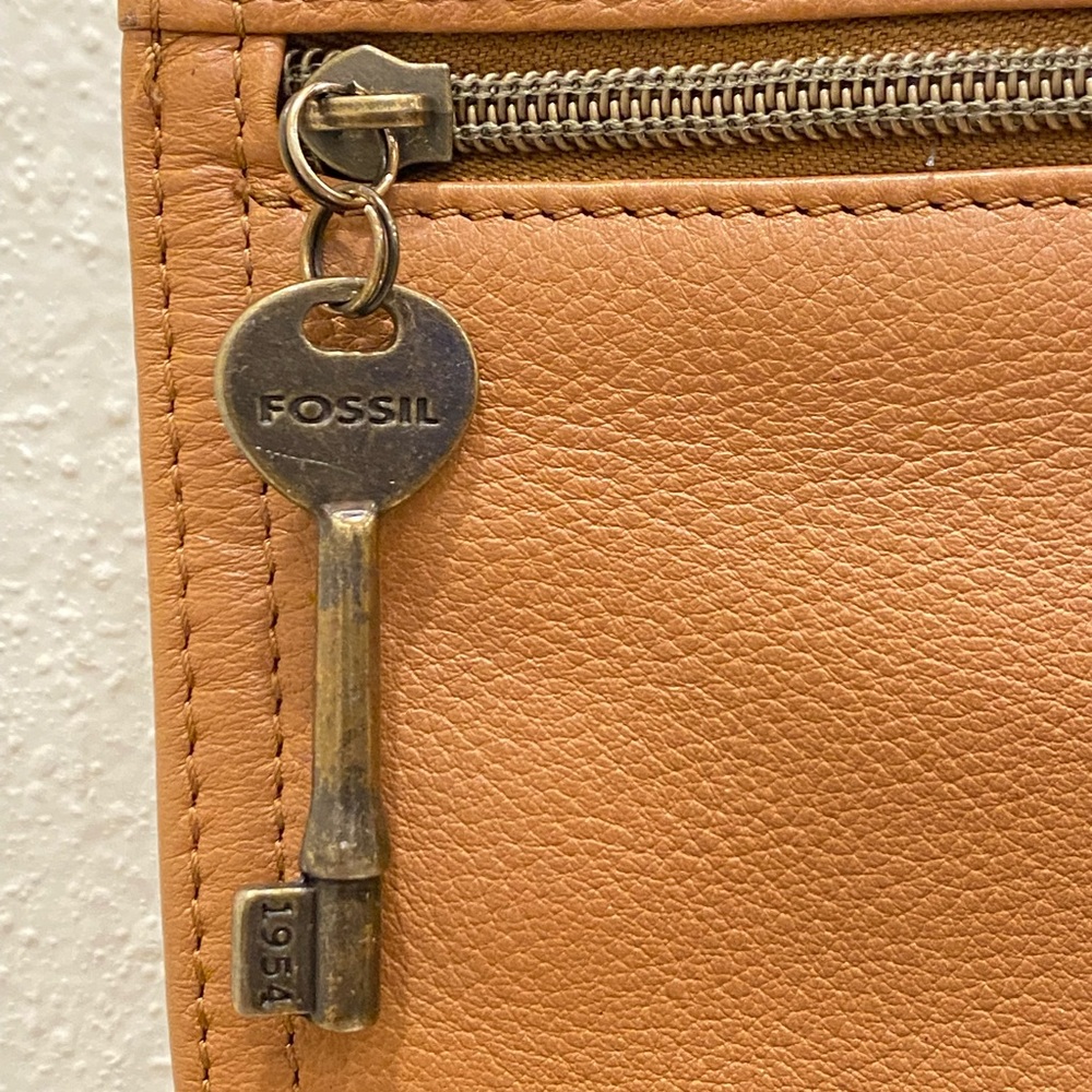 Fossil Brown Leather Crossbody Bag/Purse - Picture 2 of 15